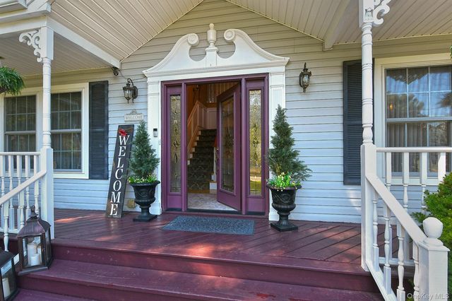 7 Ona Avenue, Dix Hills, NY 11746