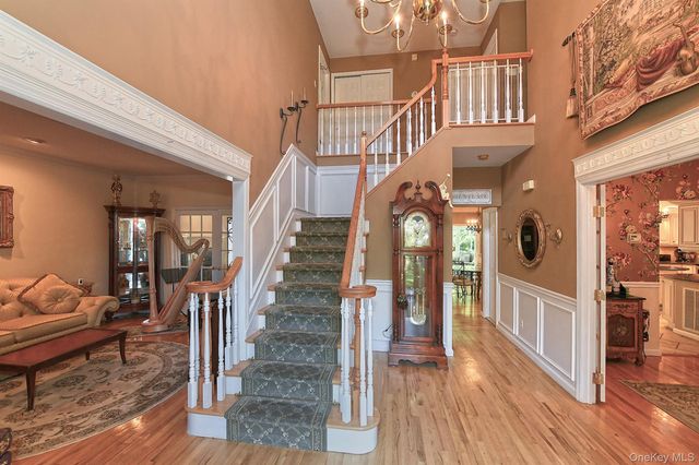 7 Ona Avenue, Dix Hills, NY 11746