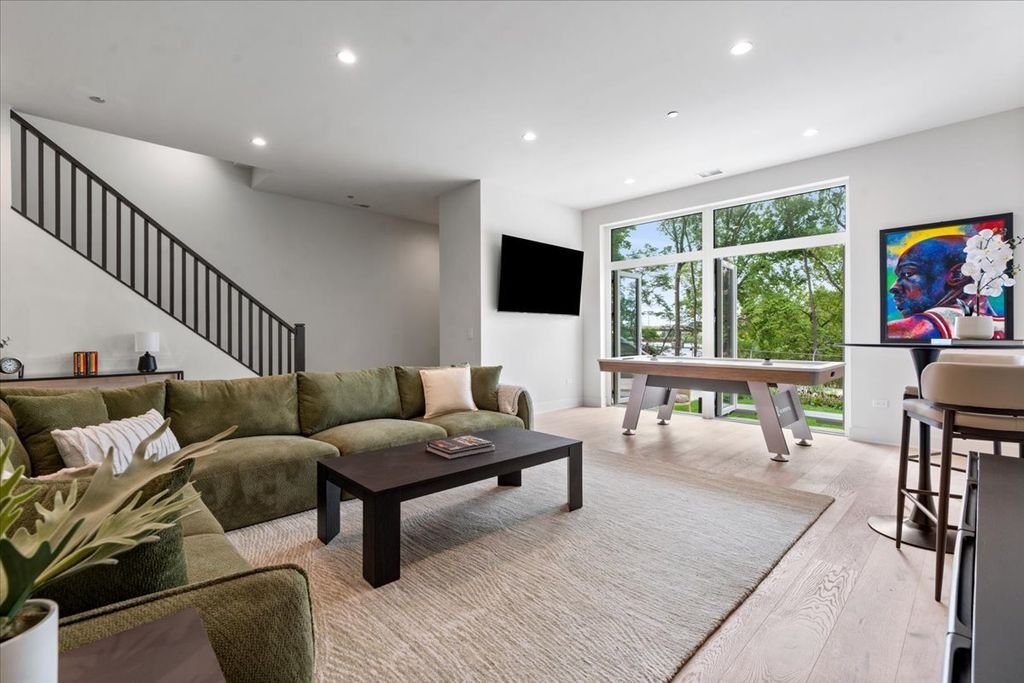 2235 W Oakdale Avenue 16-B, Chicago, IL 60618 — photo 5