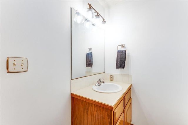 2682 N Shefford Ct, Wichita, KS 67205