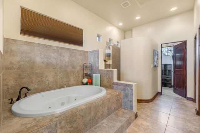 3887 Hanley Road NE, Rio Rancho, NM 87144