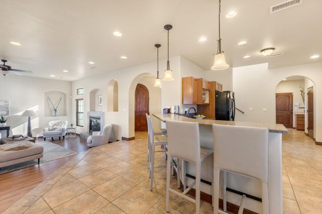 3887 Hanley Road NE, Rio Rancho, NM 87144