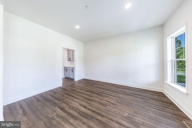 305 N LAKE, Stevensville, MD 21666