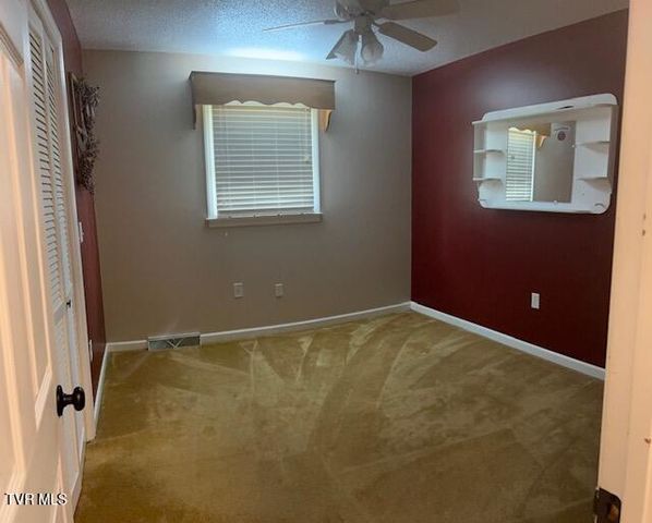 164 Woodstock Lane, Bristol, VA 24201