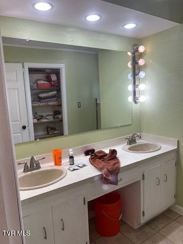 164 Woodstock Lane, Bristol, VA 24201