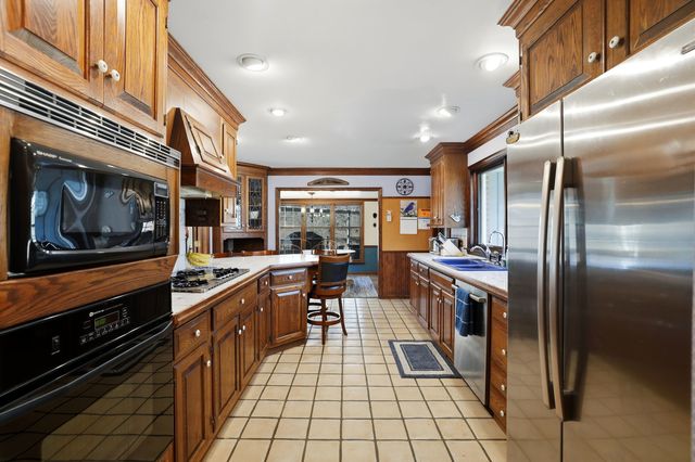 30W030 SCHICK Road, Bartlett, IL 60104