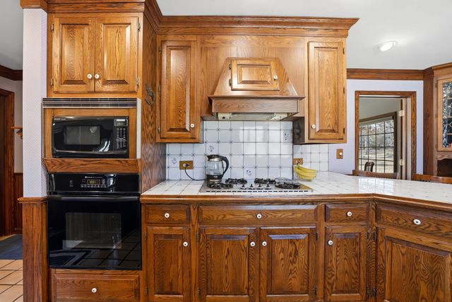 30W030 SCHICK Road, Bartlett, IL 60104