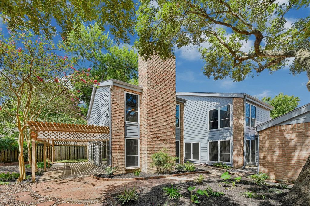 16806 Bentfield Court, Houston, TX 77058