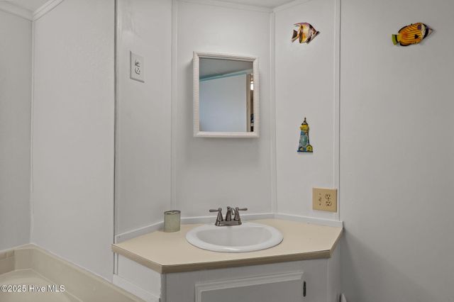 105 Ronnie Road, Beaufort, NC 28516