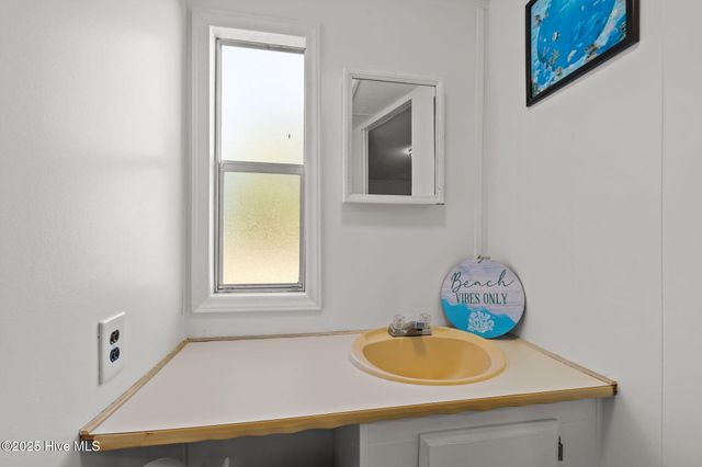 105 Ronnie Road, Beaufort, NC 28516