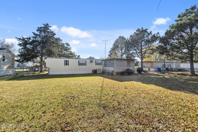 105 Ronnie Road, Beaufort, NC 28516