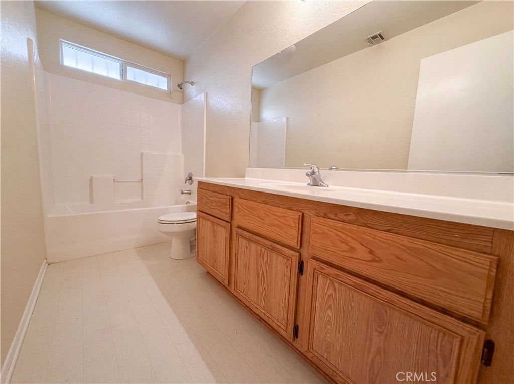 Image 10 of property listing at 18792 Dogwood Court, Adelanto, CA 92301
