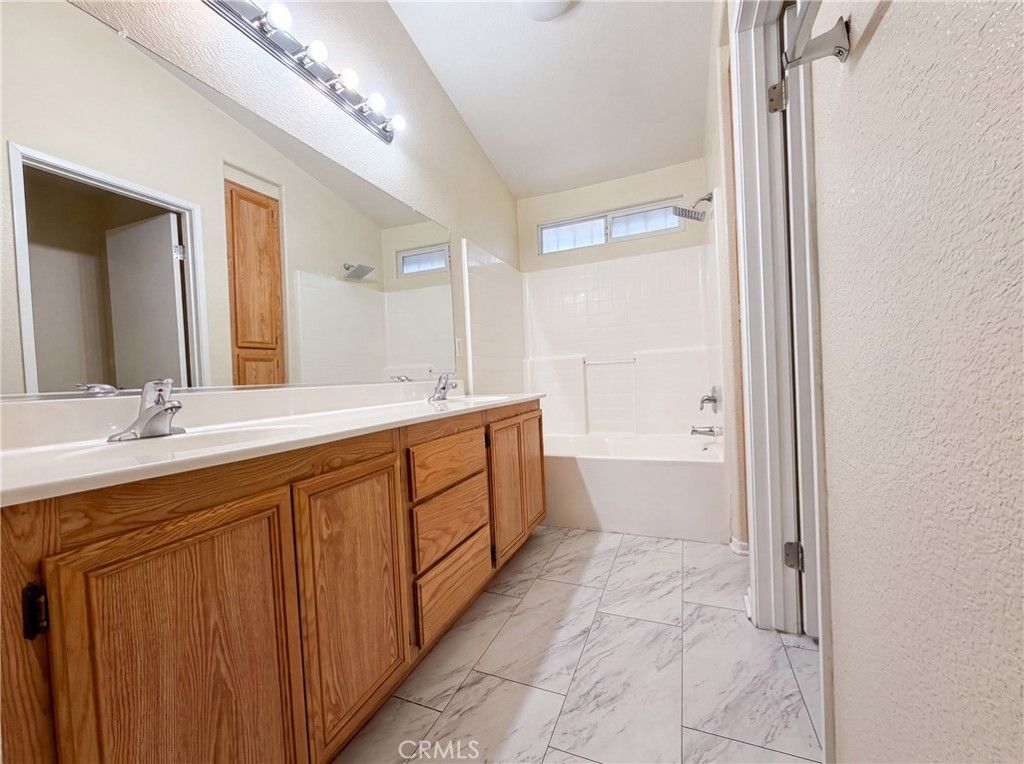 Image 11 of property listing at 18792 Dogwood Court, Adelanto, CA 92301