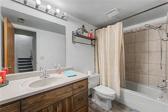 65 Davis Circle, Bella Vista, AR 72715