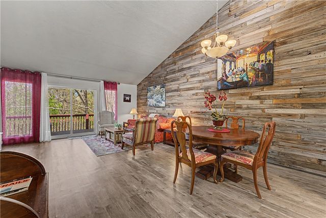 65 Davis Circle, Bella Vista, AR 72715