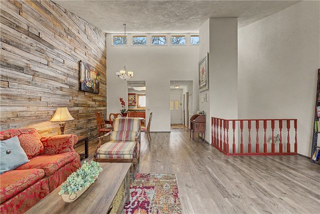 65 Davis Circle, Bella Vista, AR 72715