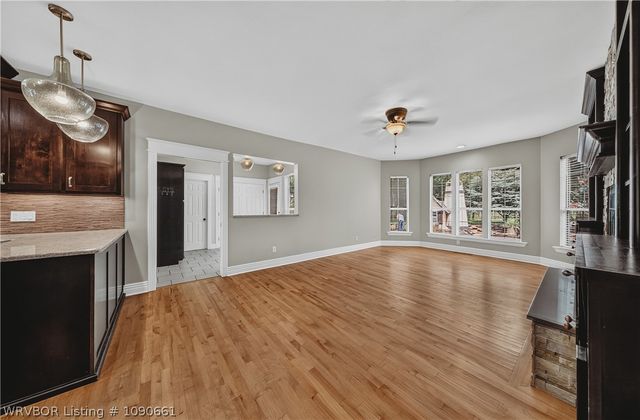 88 Skyview Lane, Fayetteville, AR 72701