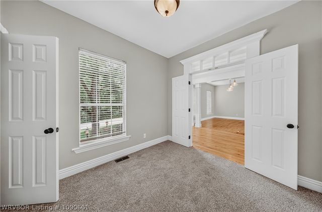 88 Skyview Lane, Fayetteville, AR 72701
