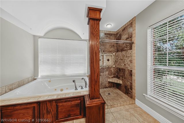 88 Skyview Lane, Fayetteville, AR 72701