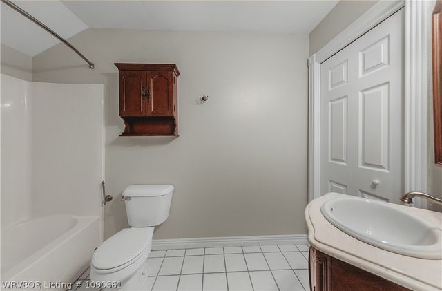 88 Skyview Lane, Fayetteville, AR 72701