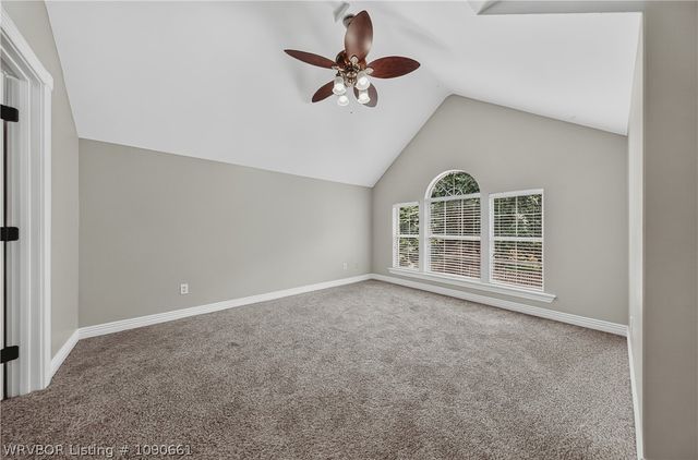 88 Skyview Lane, Fayetteville, AR 72701