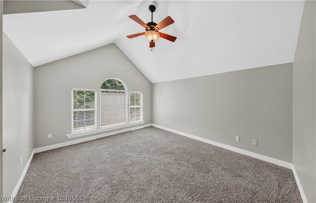 88 Skyview Lane, Fayetteville, AR 72701