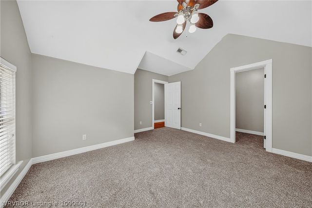 88 Skyview Lane, Fayetteville, AR 72701