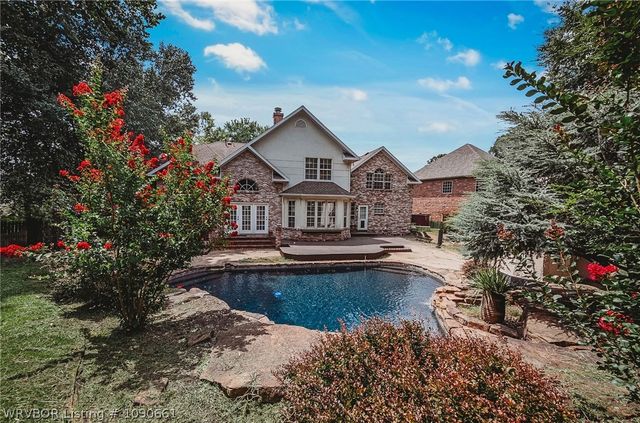 88 Skyview Lane, Fayetteville, AR 72701