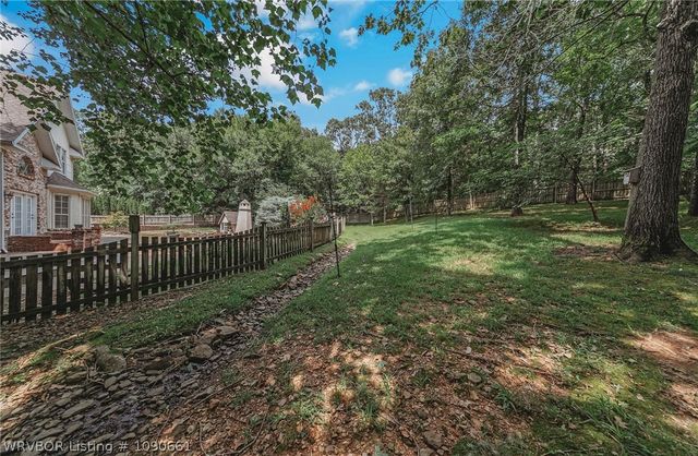 88 Skyview Lane, Fayetteville, AR 72701