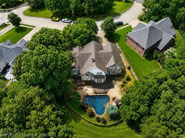 88 Skyview Lane, Fayetteville, AR 72701