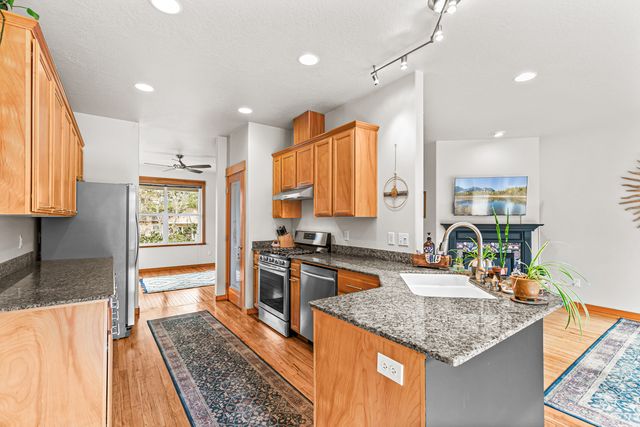 2684 Clay Creek Way, Ashland, OR 97520