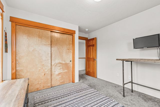 2684 Clay Creek Way, Ashland, OR 97520