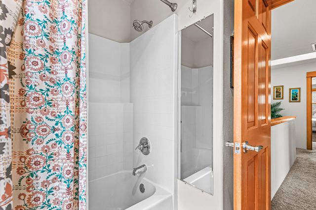 2684 Clay Creek Way, Ashland, OR 97520