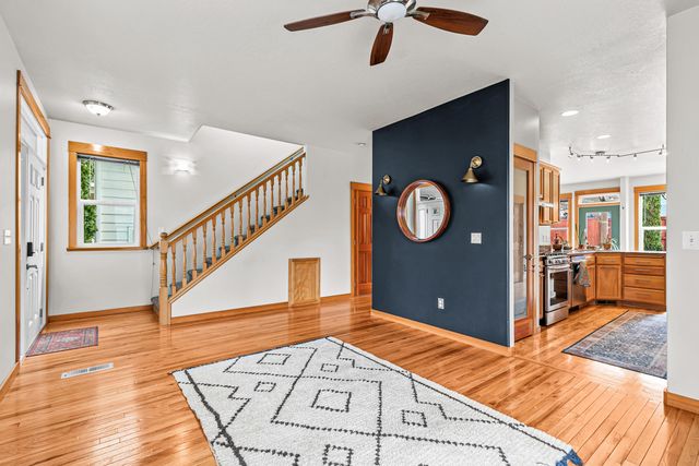 2684 Clay Creek Way, Ashland, OR 97520