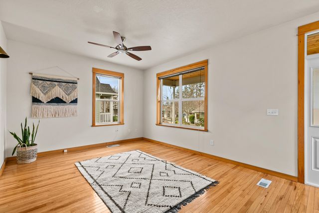 2684 Clay Creek Way, Ashland, OR 97520