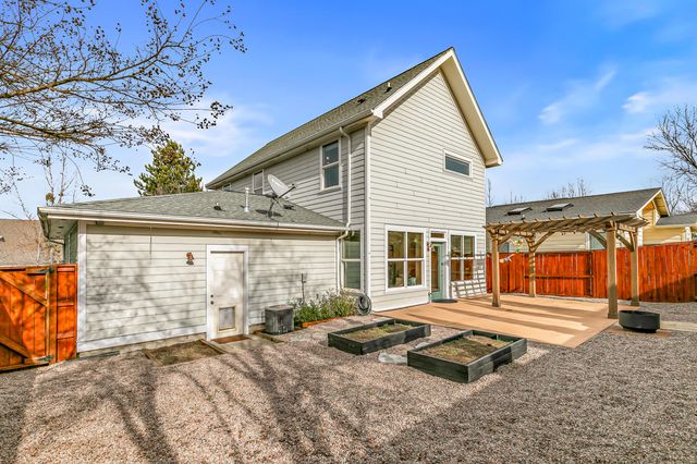 2684 Clay Creek Way, Ashland, OR 97520