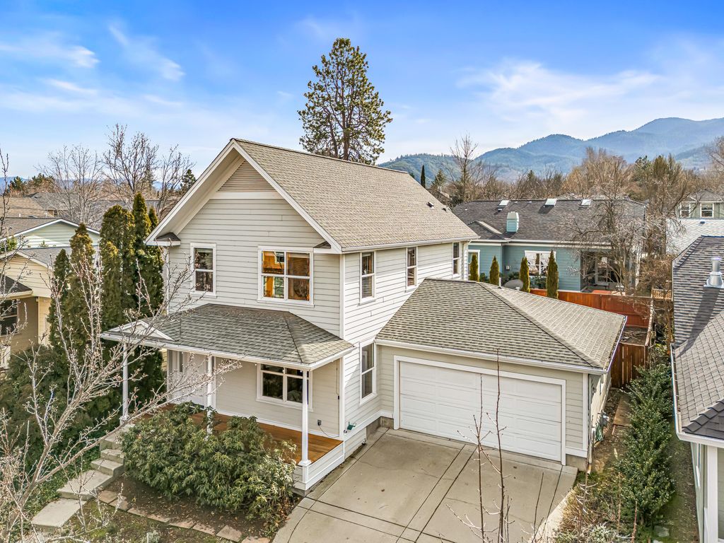 2684 Clay Creek Way, Ashland, OR 97520