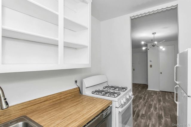 75 Noble 121, Lynbrook, NY 11563