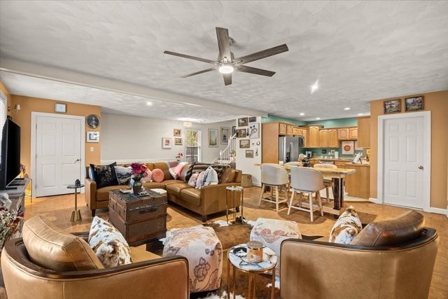 24 Union St D, Rockland, MA 02370