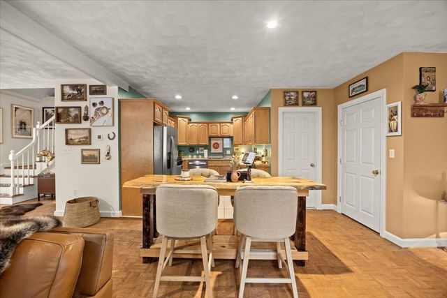 24 Union St D, Rockland, MA 02370