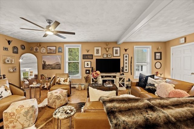 24 Union St D, Rockland, MA 02370