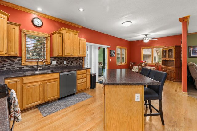 1006 4th Avenue NW, Altoona, IA 50009
