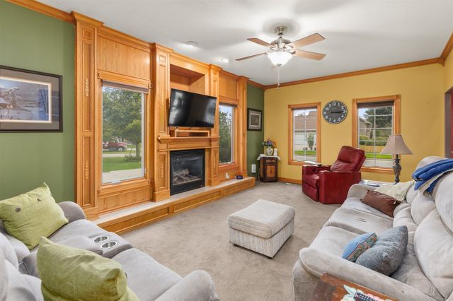 1006 4th Avenue NW, Altoona, IA 50009