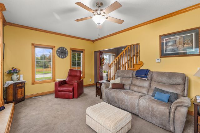 1006 4th Avenue NW, Altoona, IA 50009