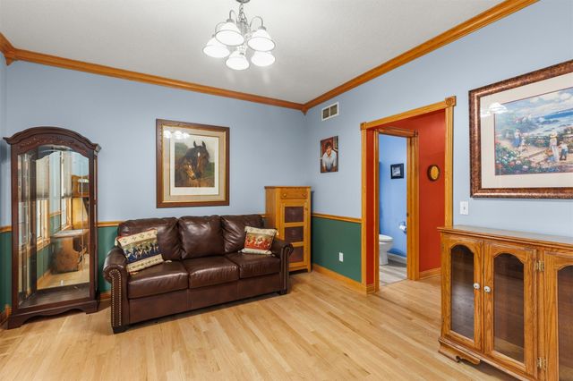 1006 4th Avenue NW, Altoona, IA 50009