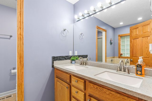 1006 4th Avenue NW, Altoona, IA 50009
