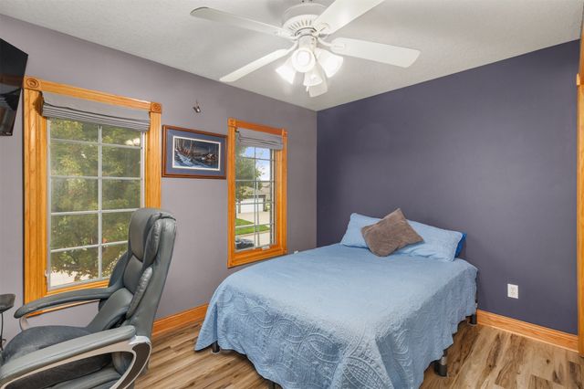 1006 4th Avenue NW, Altoona, IA 50009