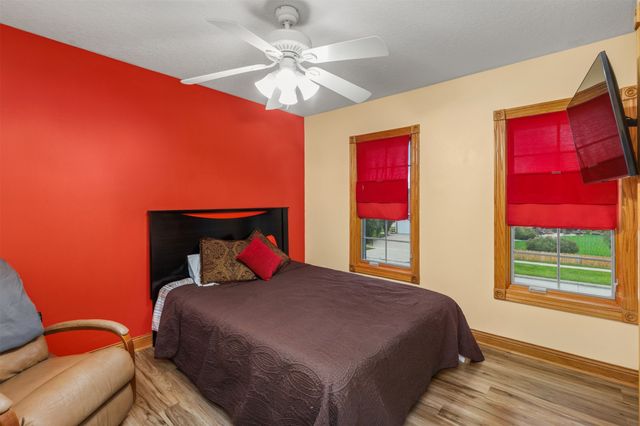 1006 4th Avenue NW, Altoona, IA 50009