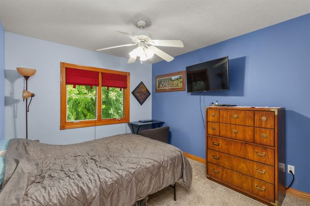 1006 4th Avenue NW, Altoona, IA 50009