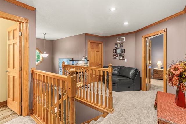 1006 4th Avenue NW, Altoona, IA 50009
